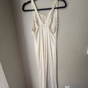 Women's Vtg.‎ Private Luxuries Cream Satin and Lace Midi Slip Dress Small